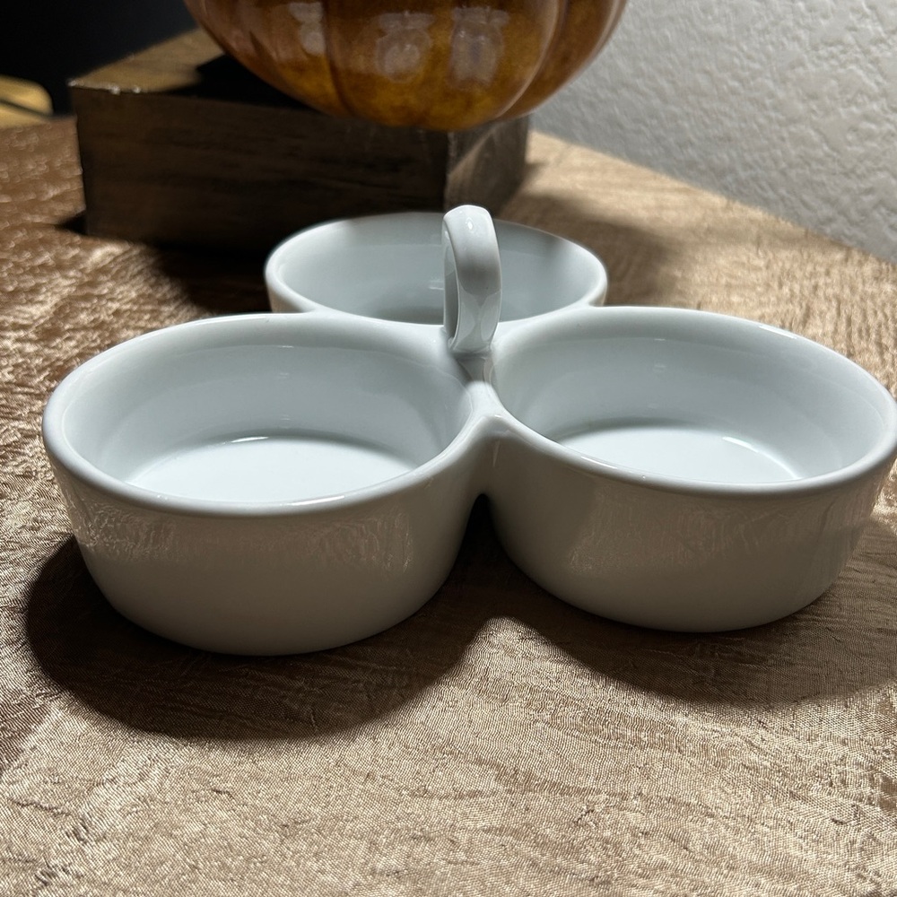 Pier 1 Condiment Dish Bowl White Porcelain 3 Section Center Handle Wavy Pattern - Picture 7 of 9
